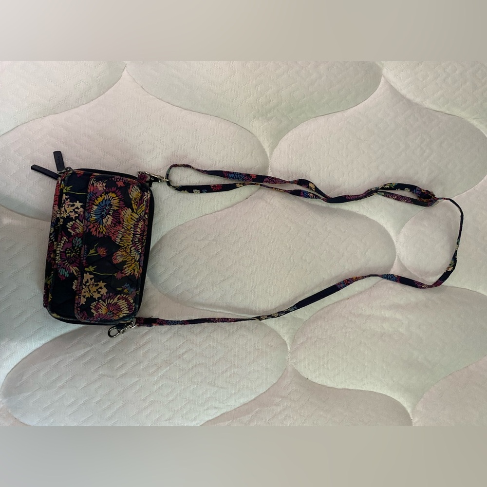 Vera Bradley wallet hand bag, multiple pocket, adjustable strap